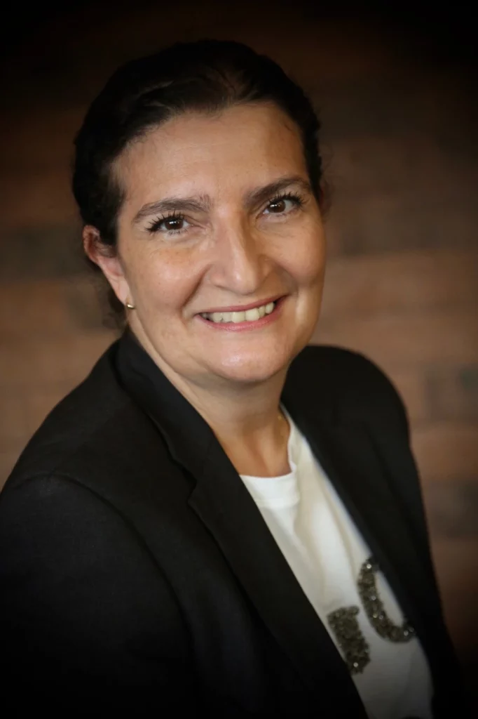 Portrait de Lise Benkemoun journaliste et autrice